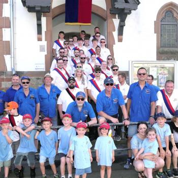 Wenn das Dorf Gemeinschaft lebt – Teilnehmer am Festzug, von zwei bis 70 Jahre.