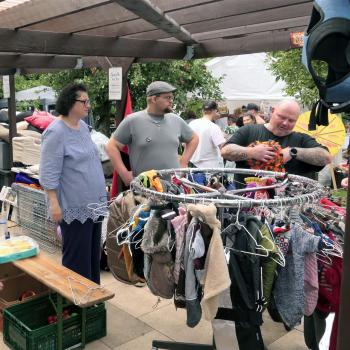 Flohmarkt zugunsten des Schutzes und der Pflege vieler Gnadenhoftiere.