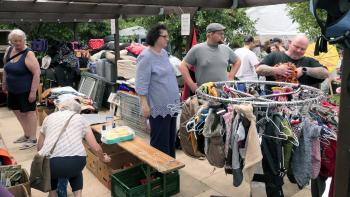 Flohmarkt zugunsten des Schutzes und der Pflege vieler Gnadenhoftiere.