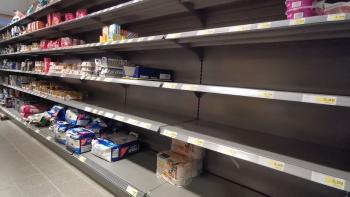 Große Lücken in den Regalen