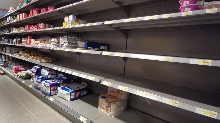 Große Lücken in den Regalen