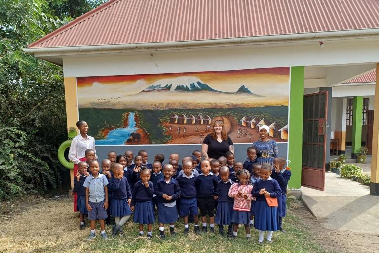 Kindergartengruppe im Trinity Kindergarten mit Erzieherinnen.
