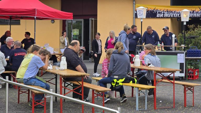 Am Bürgerhaus in Frankenbach angekommen