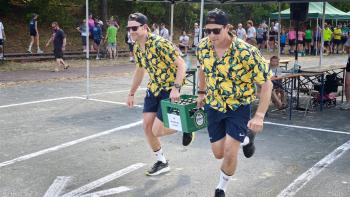Das Siegerteam vom Vetzberger Haagassathlon: Simon Alsmeier und Simon Schlierbach beim Start.