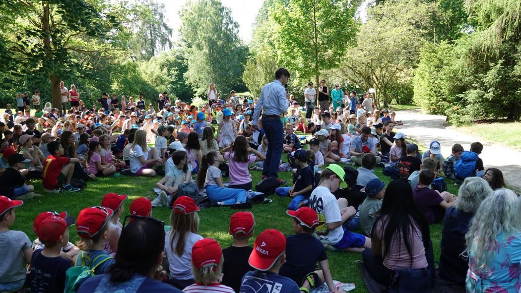 Über 400 Kinder mit ihren Lehrkräften, Erzieherinnen und Betreuern waren im Gail`schen Park aktiv.