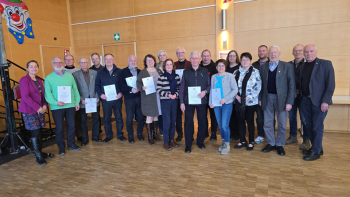 Geehrte Biebertaler Bürgerinnen und Bürger mit Laudatoren:innen