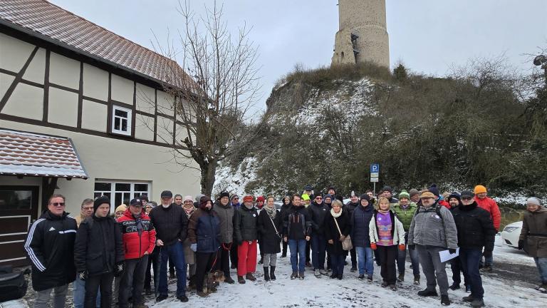 Grenzgänger auf dem Burgplatz Vetzberg
