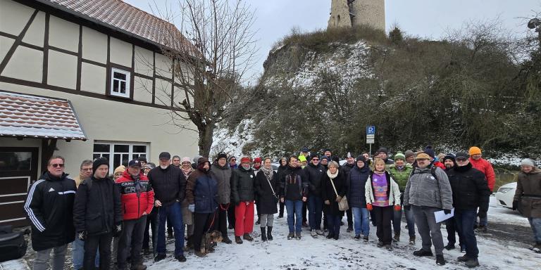 Grenzgänger auf dem Burgplatz Vetzberg