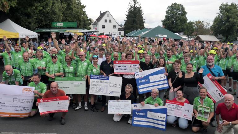 Gruppenbild Tourteilnehmer und Spender