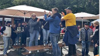Gute Stimmung beim Waldfest in Fellingshausen
