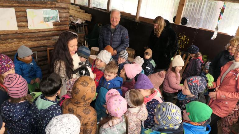Opa Hans und die Kita-Kinder Bieber