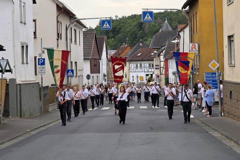 Rodheimer Kirmeszug in der Fellingshäuser Straße