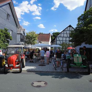 Historische Traktorenschau beim Sommerfest des Heimat- und Geschichtsvereins Frankenbach.