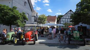 Historische Traktorenschau beim Sommerfest des Heimat- und Geschichtsvereins Frankenbach.