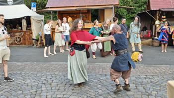 Tanz unter Burg Vetzberg