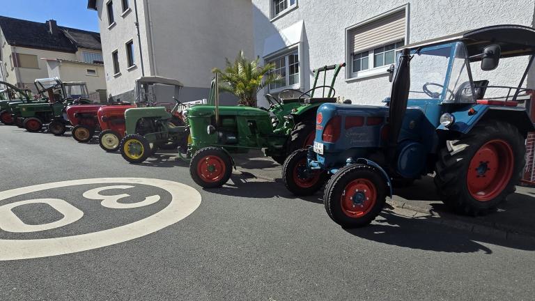 Traktorausstellung beim Brunnenfest