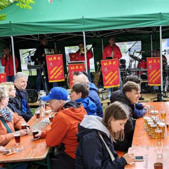 Die „Original Münchholzhäuser Blaskapelle“ spielt zum Vatertagsfrühschoppen.
