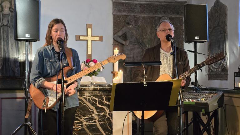 Leonie Erbenich und Jochen Günther beim Konzert der Rodheimer Kirche 