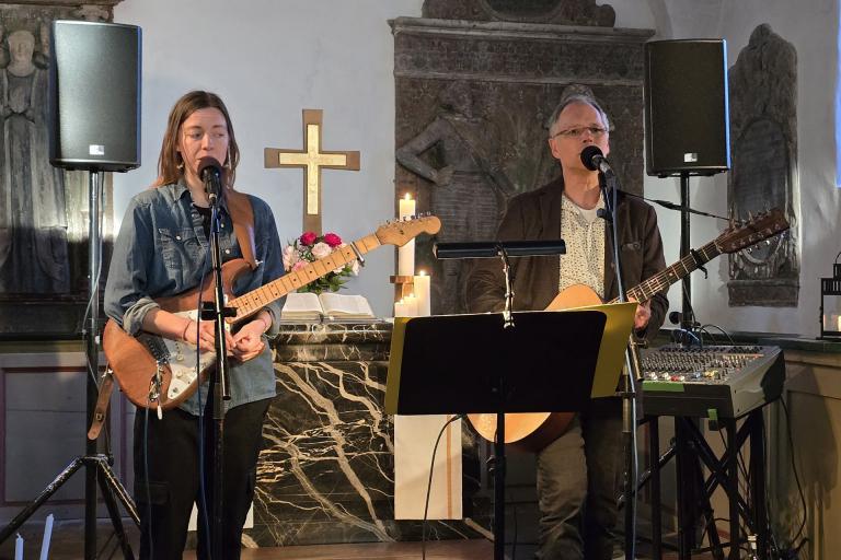 Leonie Erbenich und Jochen Günther beim Konzert der Rodheimer Kirche 