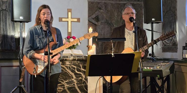 Leonie Erbenich und Jochen Günther beim Konzert der Rodheimer Kirche 