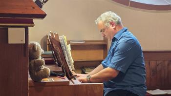 Der Orgelmann, Christoph Brückner, an den Tasten 