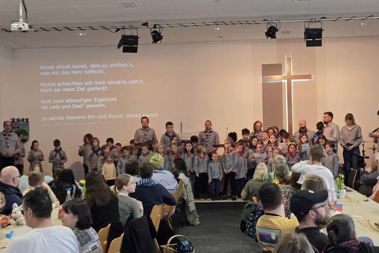 Die Pfadfinder „Turmfalken“ beim Festgottesdienst der Freien ev. Gemeinde Frankenbach
