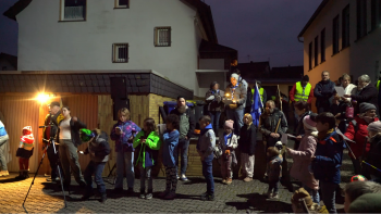 Eröffnung des Fackelumzugs bei der Freien evangelischen Gemeinde Frankenbach