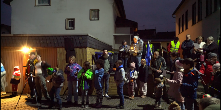 Eröffnung des Fackelumzugs bei der Freien evangelischen Gemeinde Frankenbach