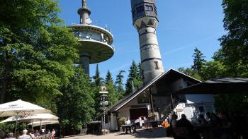 Gipfel-Gottesdienst unter den Dünsbergtürmen