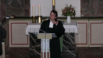 Manuel Eibach als neuen Pfarrer im Festgottesdienst eingeführt