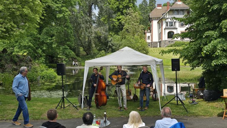 Die Band „Seven Years“ spielt im Gail`schen Park