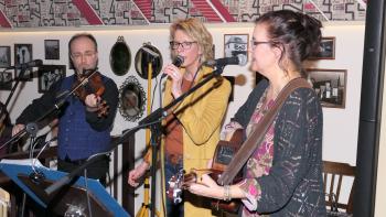 Trio Sometimes: Martina Mulch-Leidlich, Eva Saarbourg und Ed Westerdale. 