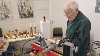 Dieter Weiß an seiner Drechselbank