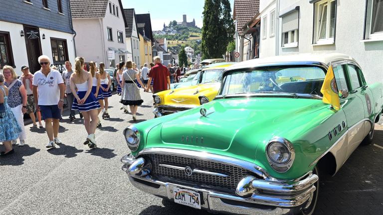 Die Oldtimer und die Burg Gleiberg