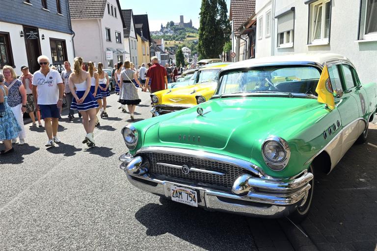 Die Oldtimer und die Burg Gleiberg