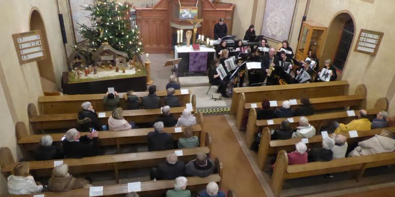 Harmonika Bigband im Kinzenbacher Gotteshaus