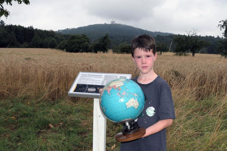 Elias Mattern am Planetenweg