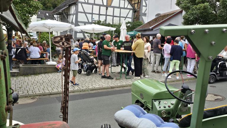 Sommerfest mit Traktoren am Brunnenplatzt