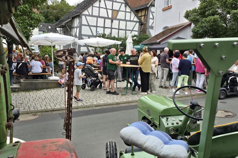 Sommerfest mit Traktoren am Brunnenplatzt
