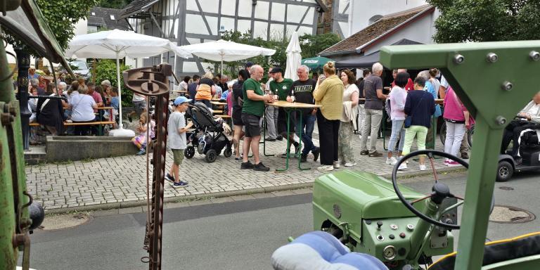 Sommerfest mit Traktoren am Brunnenplatzt