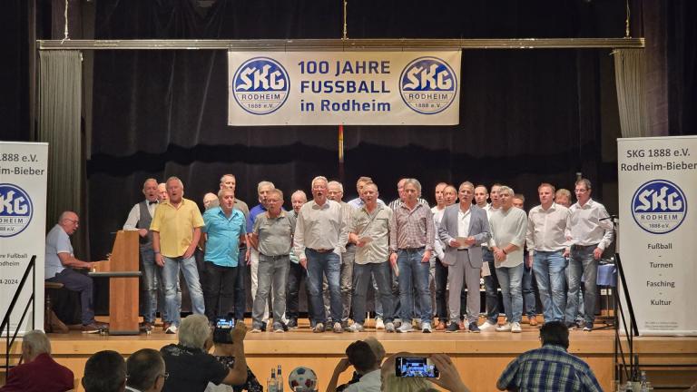 Die Fußball-Sänger mit Erhard Hirz am Keyboard in Aktion