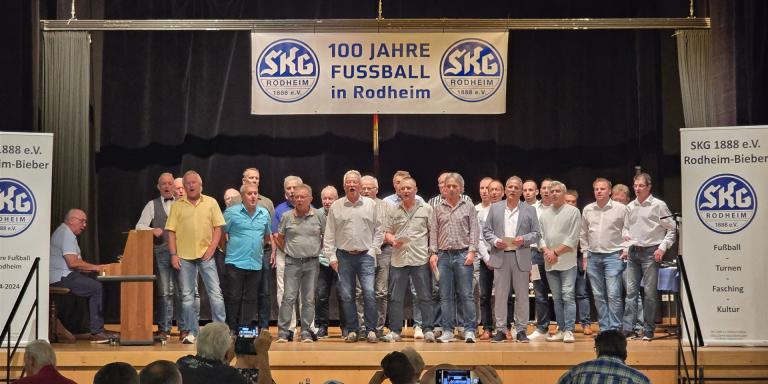 Die Fußball-Sänger mit Erhard Hirz am Keyboard in Aktion