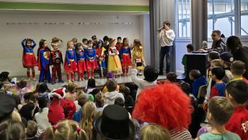 Das Kinderballett von Aylin eröffnete mit einem graziösen Tanz.