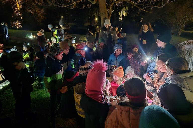 Annette Lust las das Märchen „Schneewittchen“ im Gail’schen Park