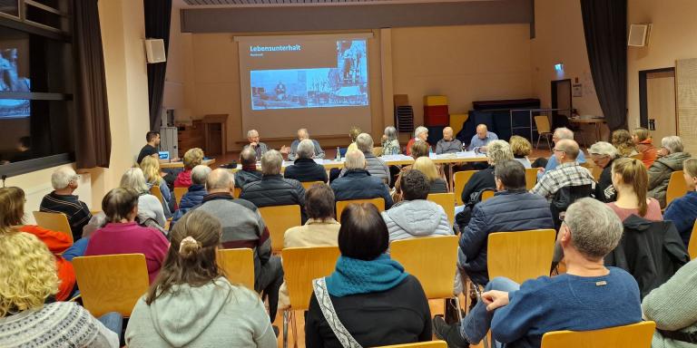 Zeitzeugen am Podium 