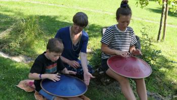 Zungentrommel-Percussion mit Takt und Ton