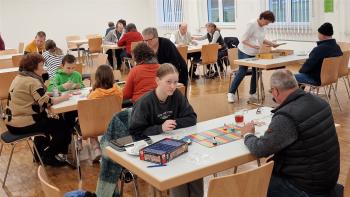 Rund 100 Spielfreudige im Bürgerhaus Rodheim