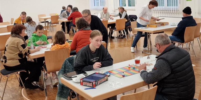 Rund 100 Spielfreudige im Bürgerhaus Rodheim