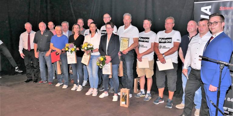 Ehrungen bei 75 Jahre Handball in Bieber